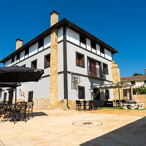  Pensión Paratene